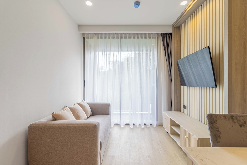 1BR Prime Spot Pool&Gym Near Beach C231