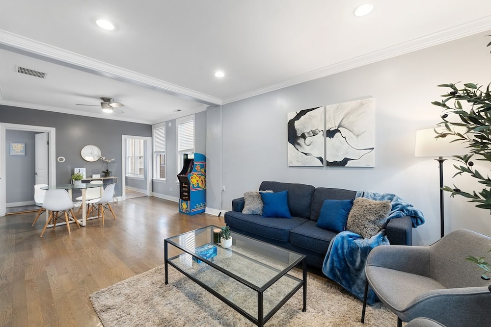 Stylish 2BR Urban Retreat in River West