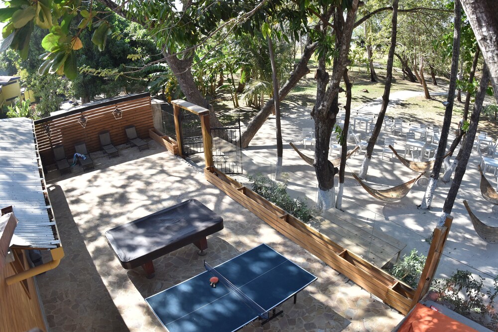 Casa Aura Beachfront Premium Hostel