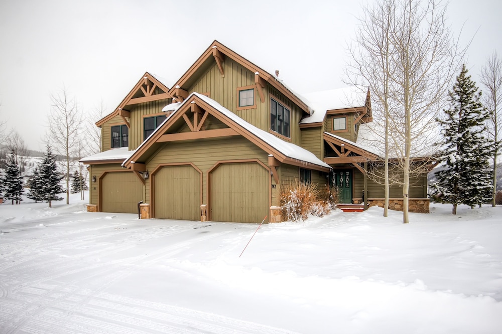 Highland Greens 93 - Drive to Slopes by RedAwning