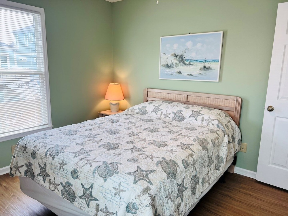 Tradewinds 4 Bedroom Home by RedAwning