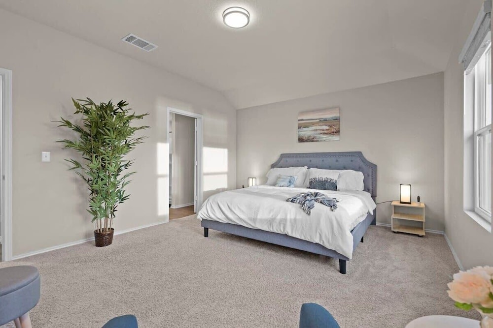 @ Marbella Lane - Amazing 4BR Lakeview Home