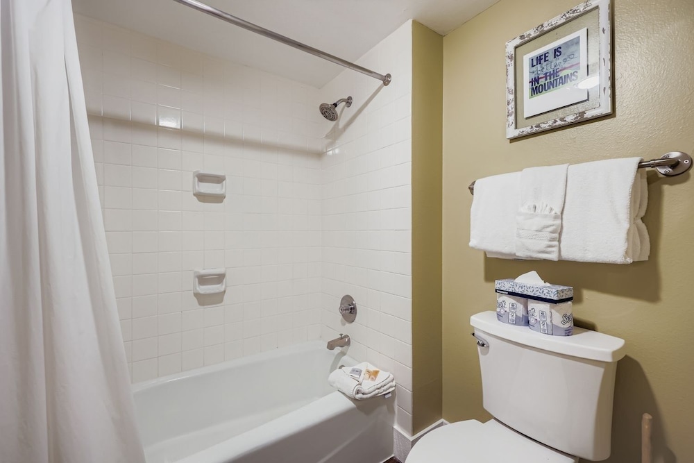 1806 Decatur 2 Bedroom Condo