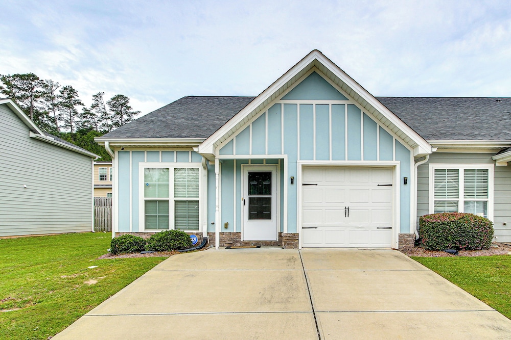 7 Mi to Dtwn Augusta: Townhome Near Shops & Eats!