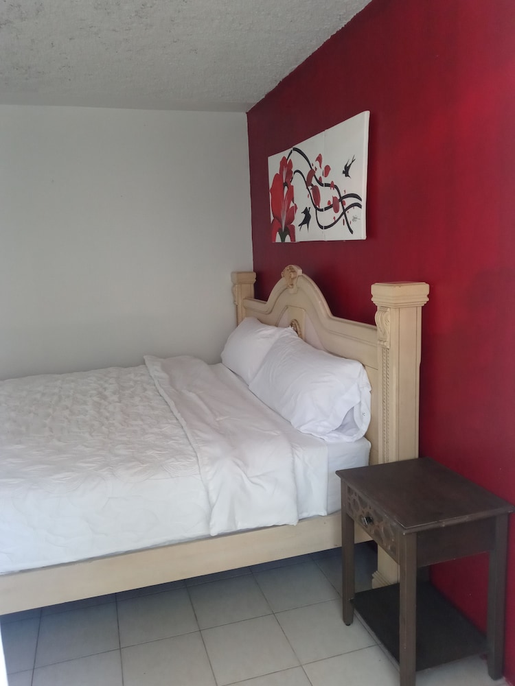 Insight Studio at Csompo Silver Manor view 4