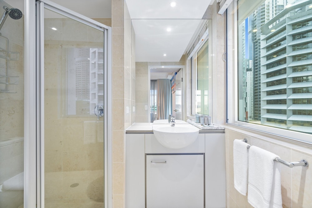 2-bed Brisbane City Pad With Pool & Gym