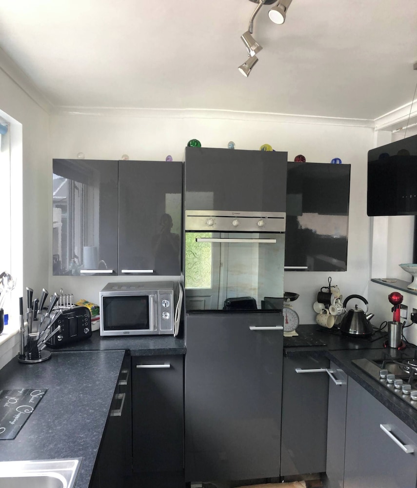 Limegrove Comfortable Three Bedroom House