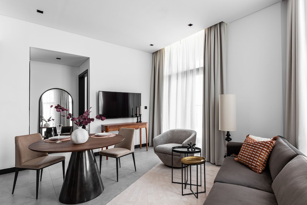 Elegant 1BR at 15 Northside