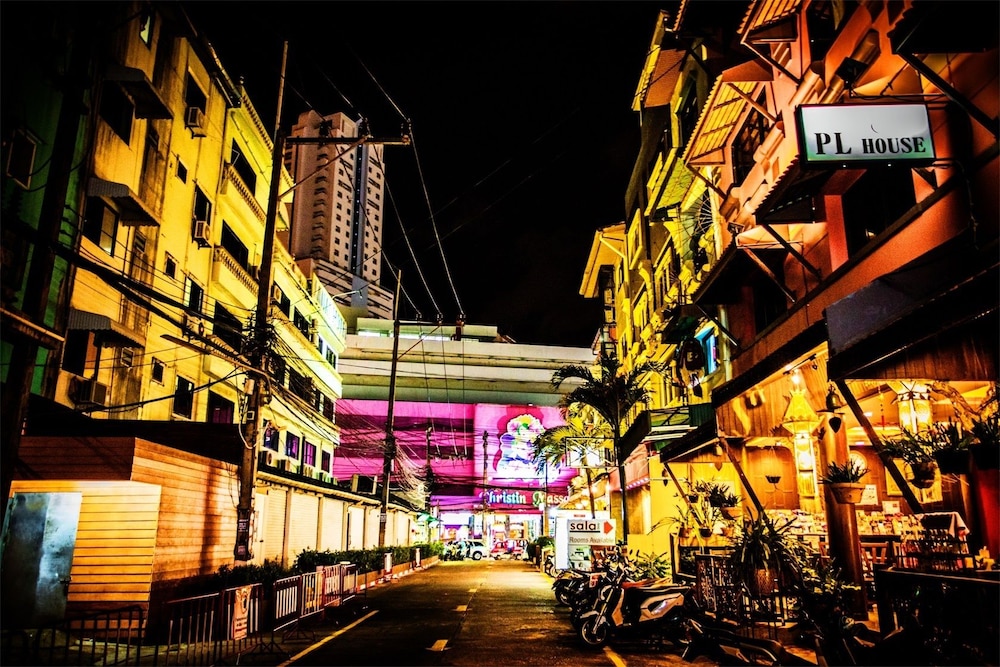Patong Sino House