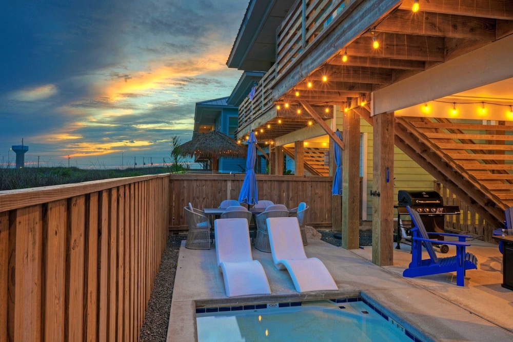 The Madison Pool, Mustang Island Beaches & Port A Fun Nearby