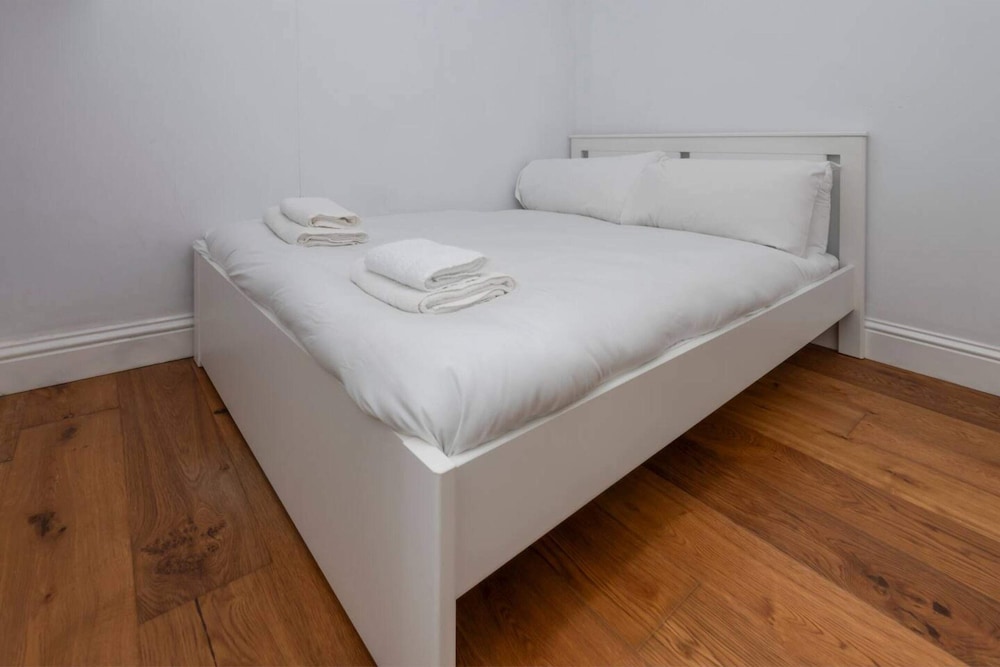 Ground Floor Apartment - Private Garden