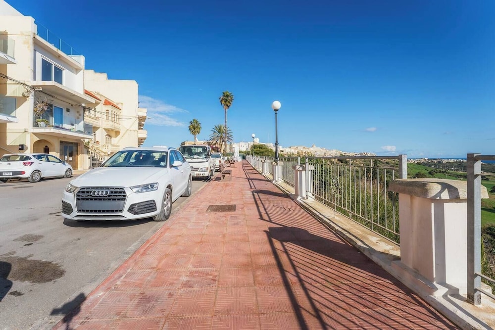 Bright Apartment With Sea Valley Views BBQ