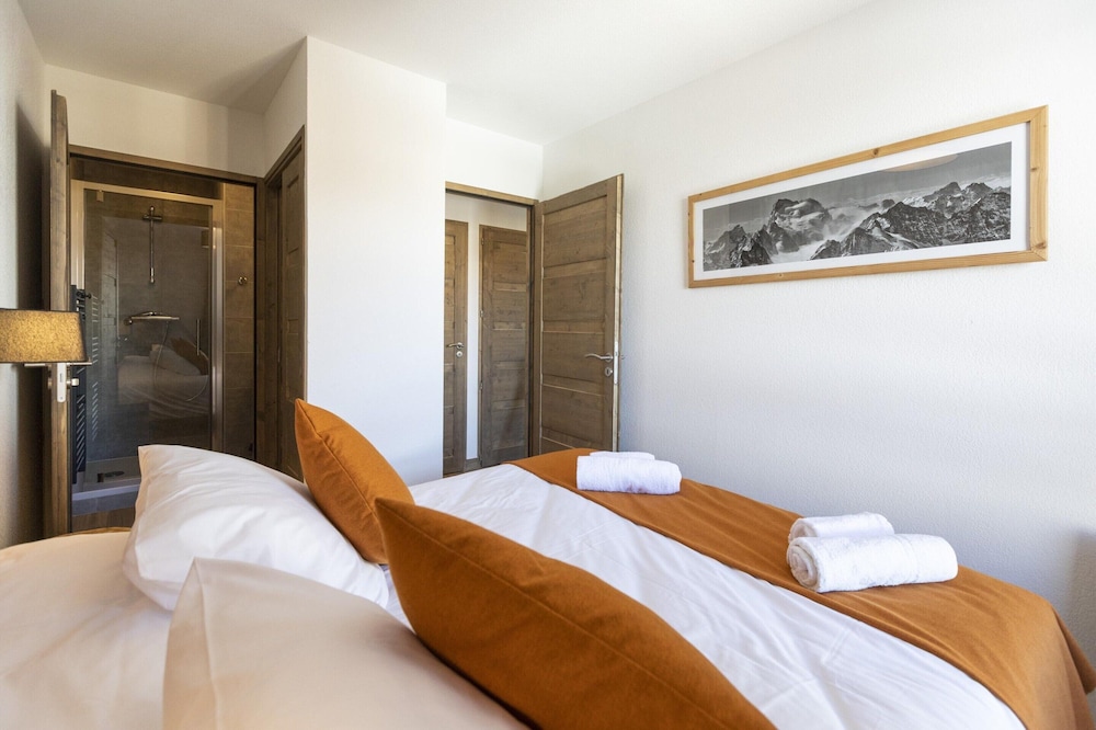 Holiday Home in Les Deux Alpes With Balcony
