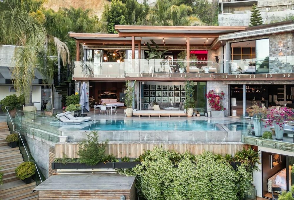 Villa Kaleida - Sleek Modern Sunset Villa With Eclectic Style & Infinity Pool