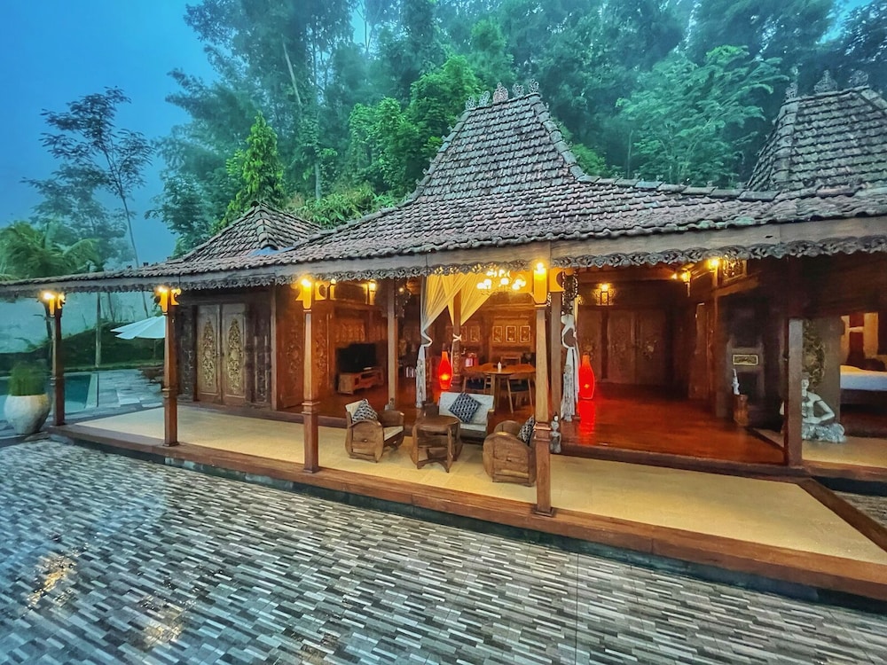 Villa Borobudur Resort
