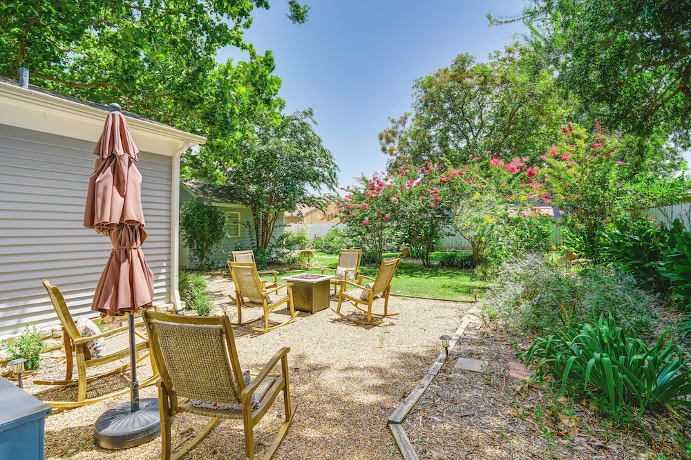 Granbury Home w/ Fire Pit, Walk to The Square! view 2