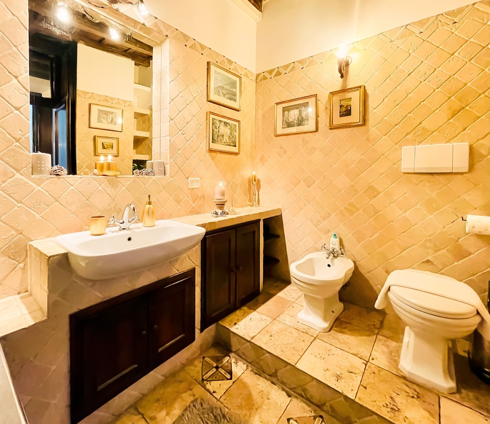 Trevi Fountain Stylish Guesthouse