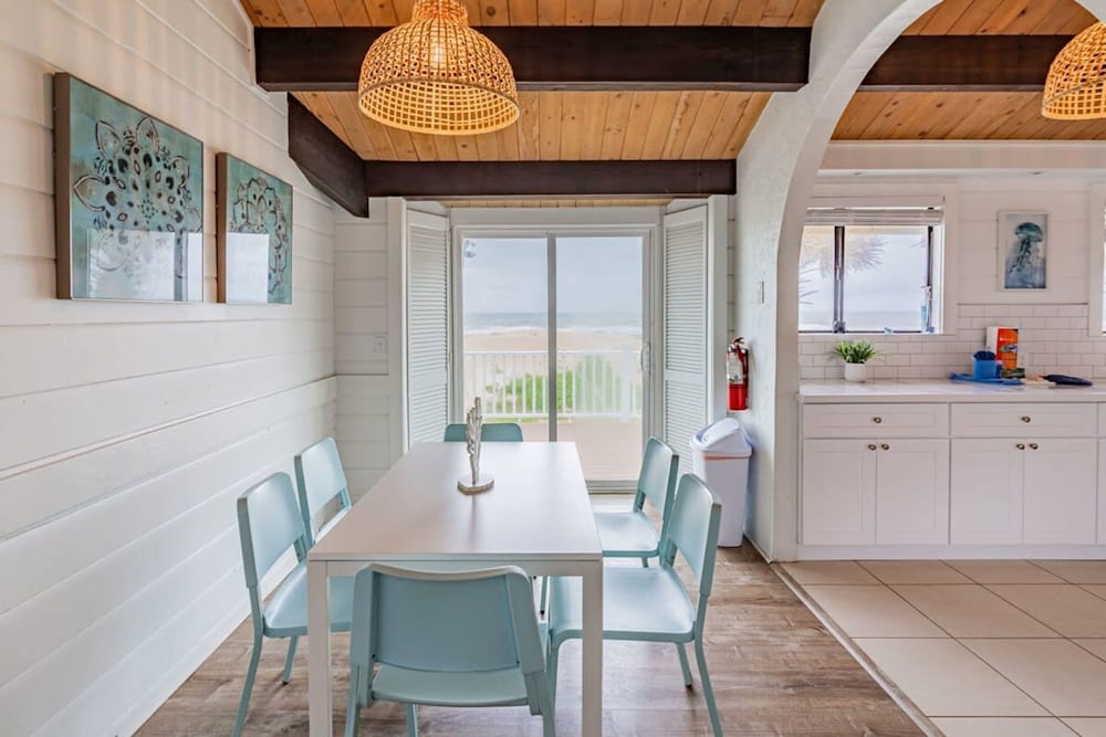 Pelican Beach Private Ocean Front Beach House- Sleeps 10 Bring Your Surf Boards