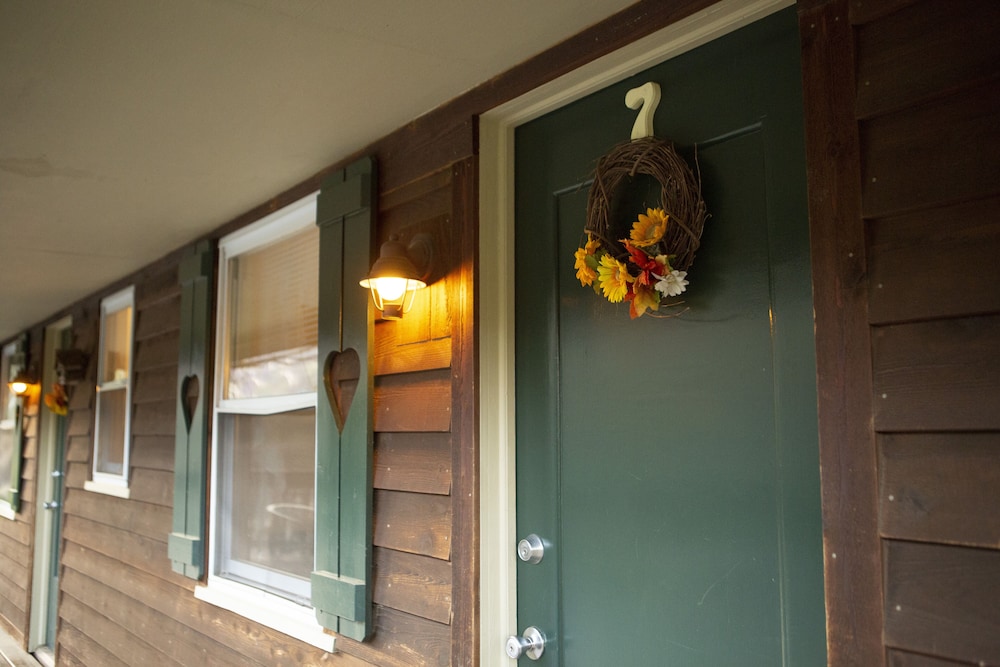 The Chimney Rock Inn & Cottages