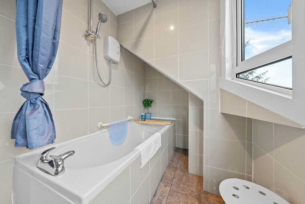 Charming Village Escape near Loch Lomond