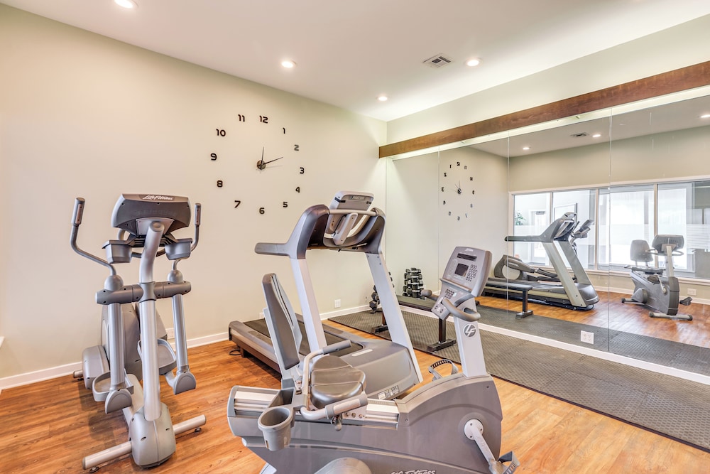 1 Mi to Mohegan Sun: Studio w/ Golf Course Views