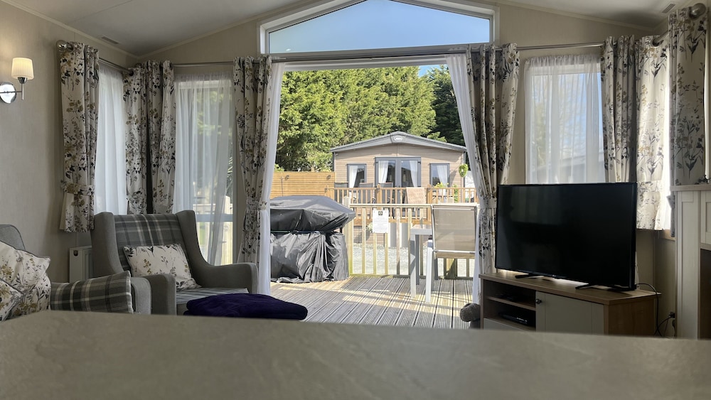 Dog Friendly Lodge With hot Tub, Quiet Location view 3