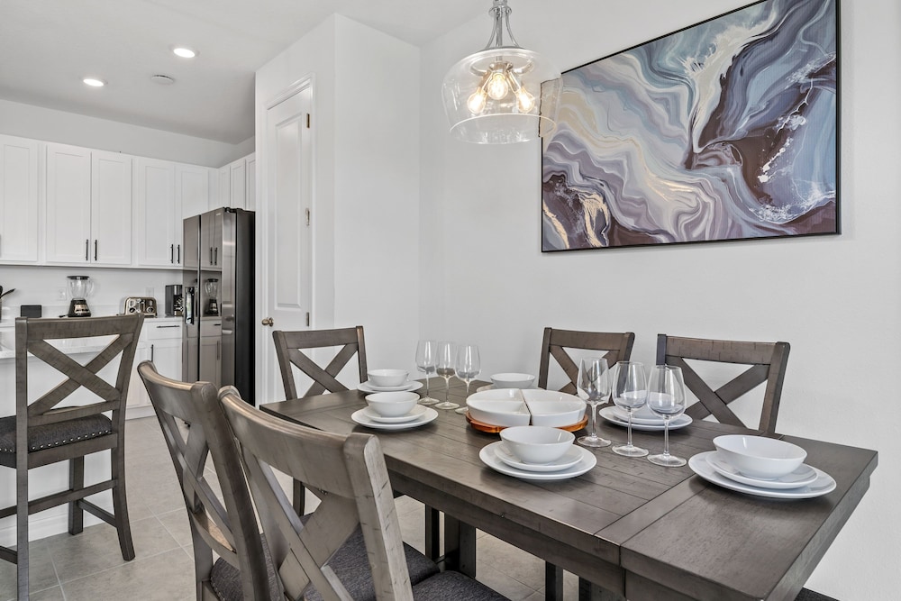 3 BR 2 5 BA Villa Sleeps 8 Eve102