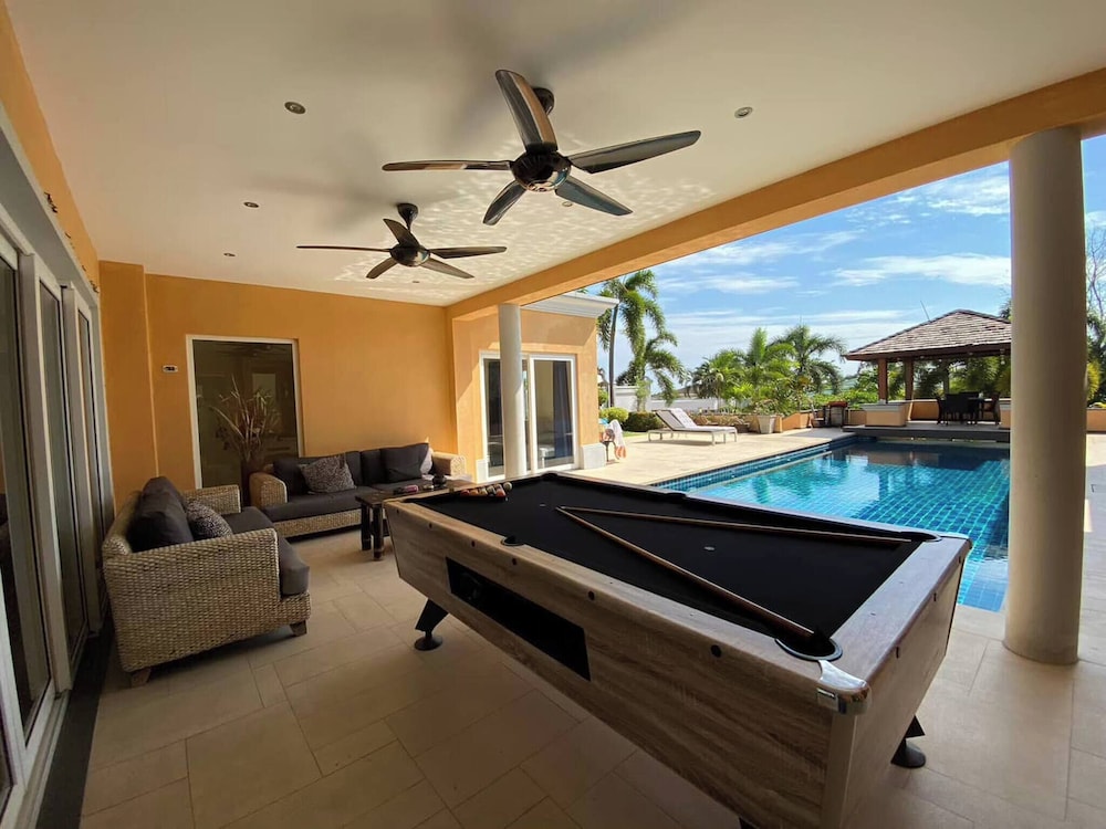 Tropical Luxury 4BR Pool Villa w Game Area