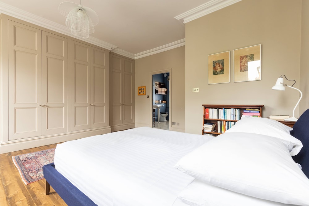 Caithness Road VI by Onefinestay