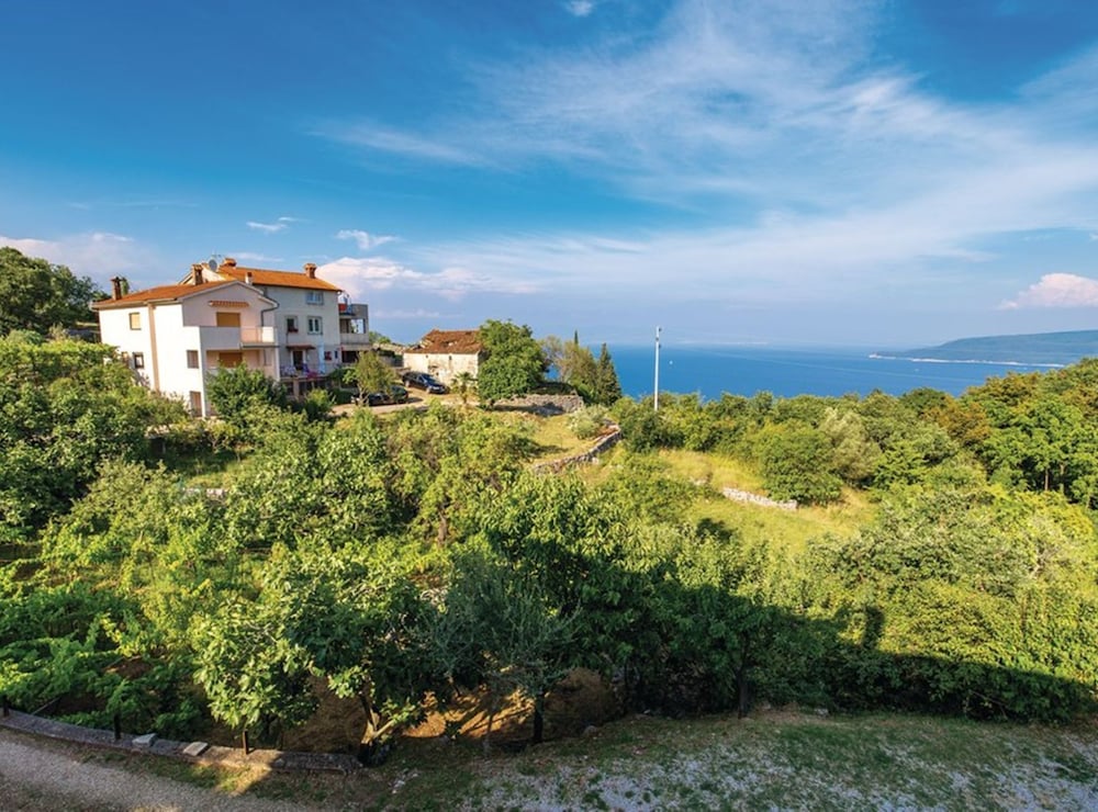 Elegant Brsec Apartments With Sea View