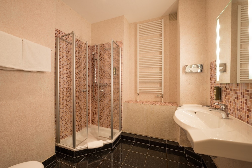 Hamburg Vacations - Heikotel Hotel Windsor - Property Image 9