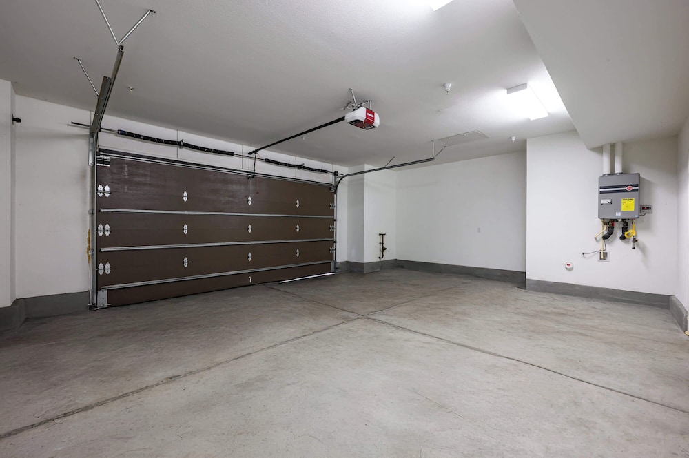 Stylish 3BR Irvine Oasis Family Friendly w Garage