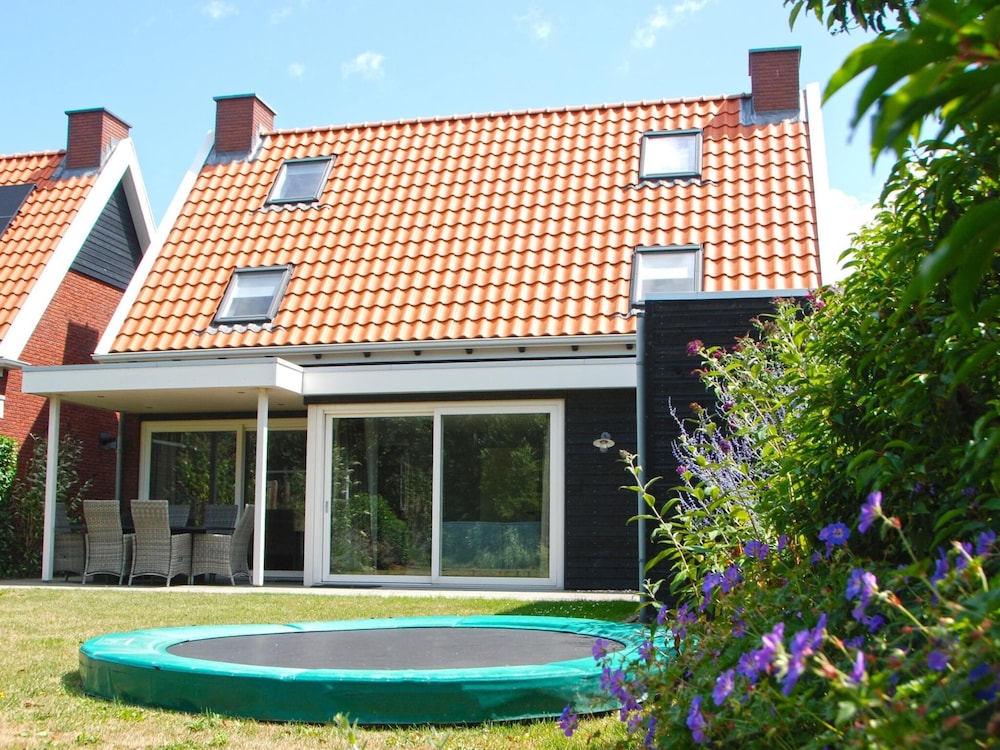 Villa in Colijnsplaat by the Sea & Sauna