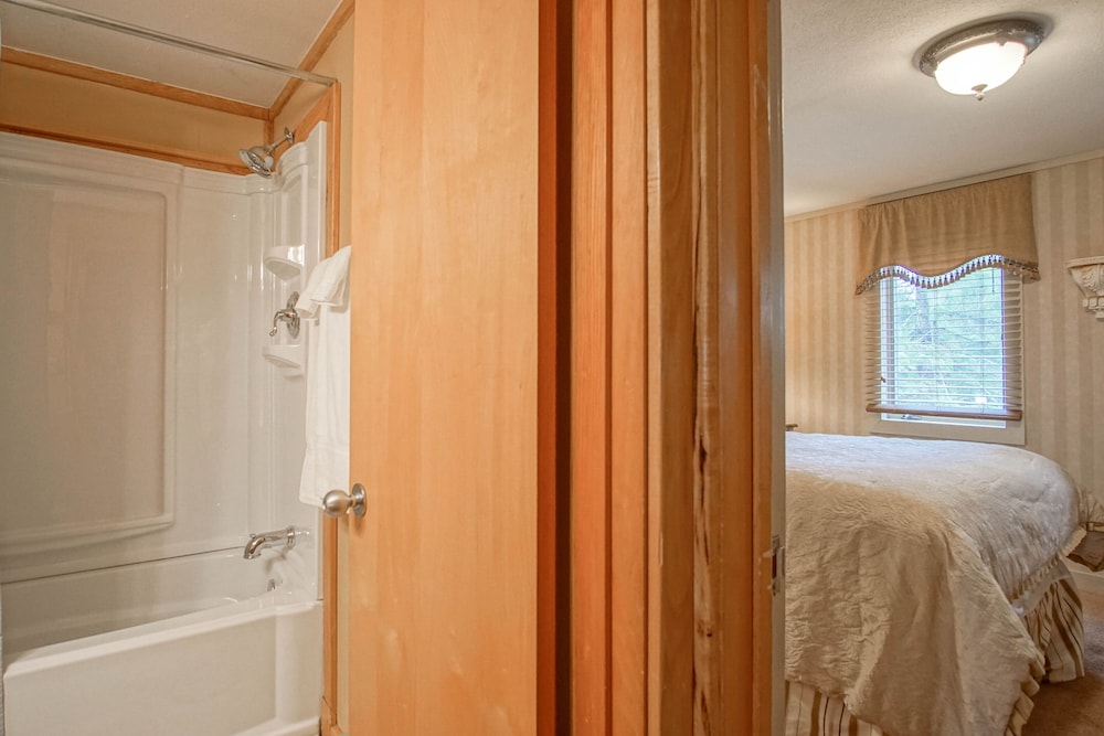Powderidge #14: 2 Bedrooms, 2.5 Bath: Slope Side, Wood Fireplace
