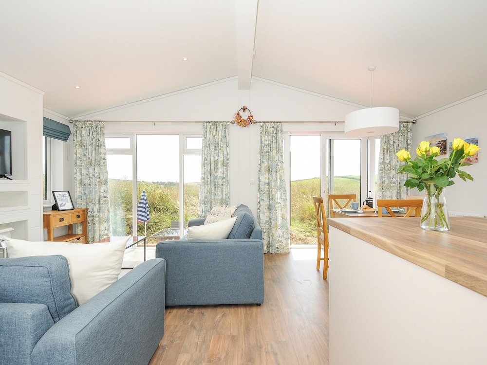 Midway Lodge