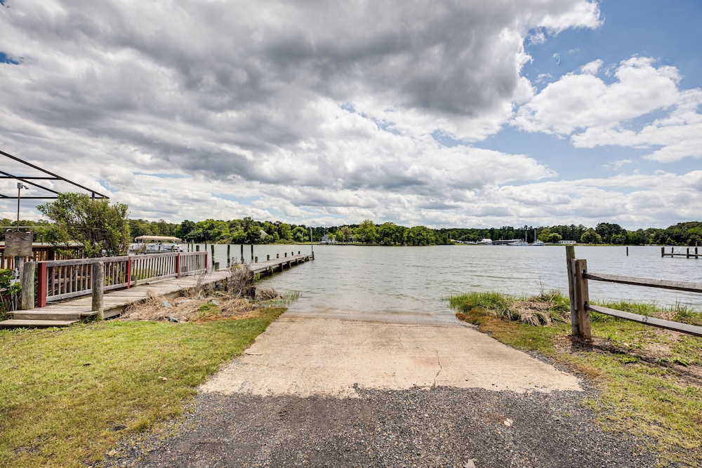 Dock Access: Waterfront Cottage in Avenue!