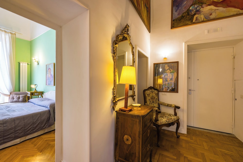 Cavour Art and Museum Flat by Napoliapartments