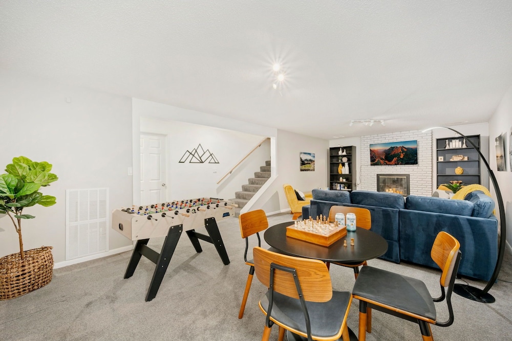 The Foundry Escape - Hot Tub, Bikes & Game Room