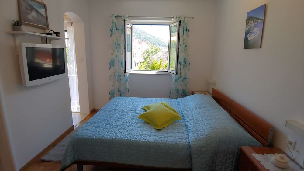 Cvita - 150 m From Pebble Beach - SA3 view 4