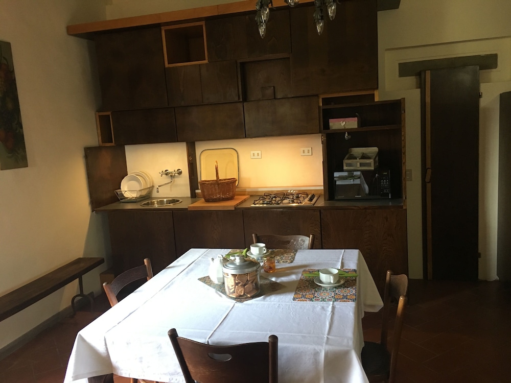 Wine Apartments Florence Lawrence