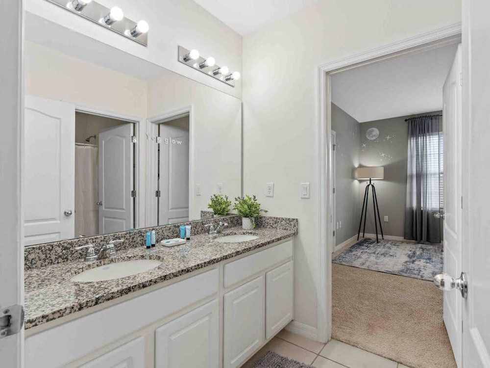 Super Comfy- 7BD 5 5BA Sleep s 22 w Amenities