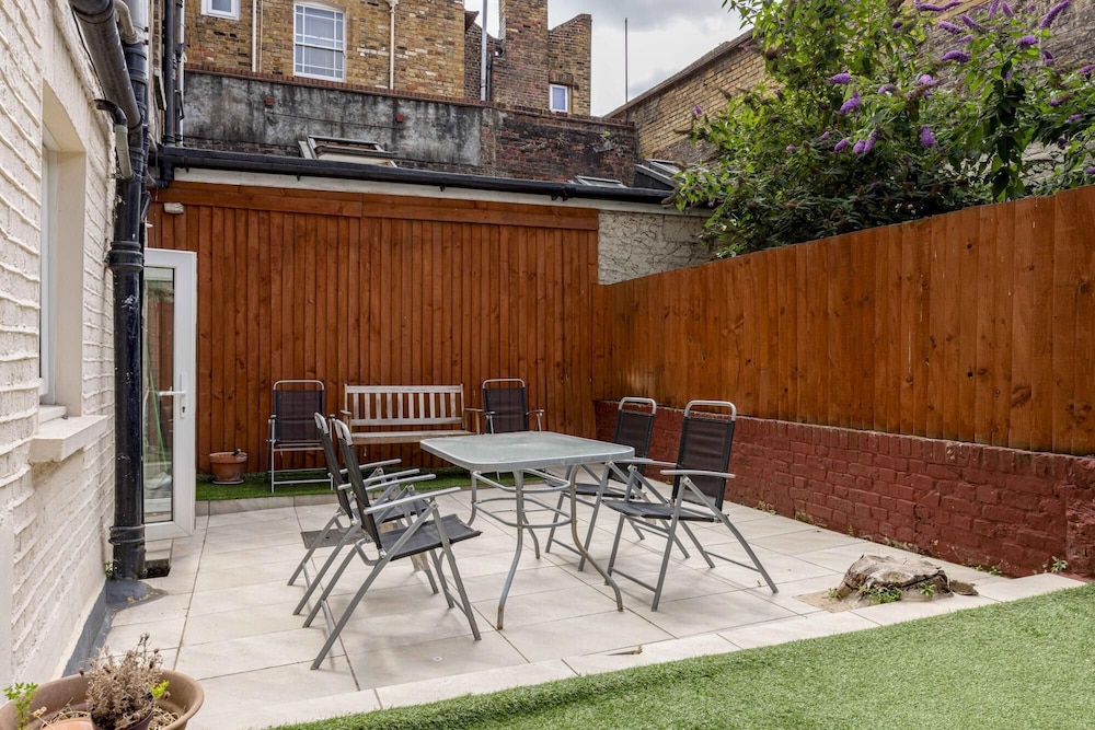 Baker Street Regent Park 3-bedrooms Garden Flat