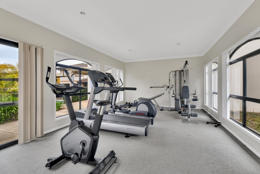 Homely 3-bed Townhouse With Pool & Gym Access