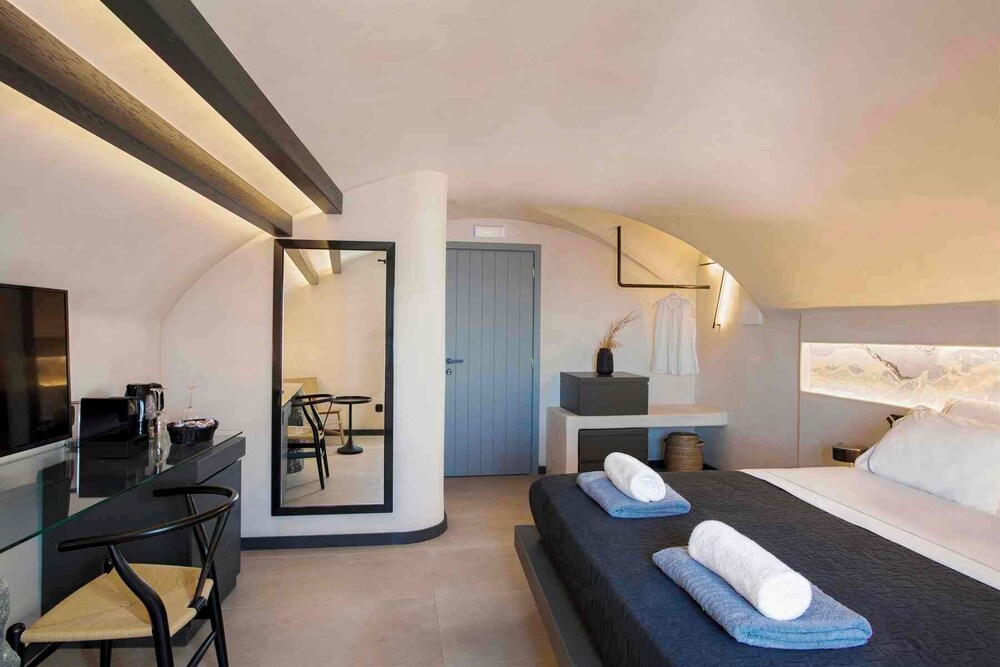 ArmonOia Suites
