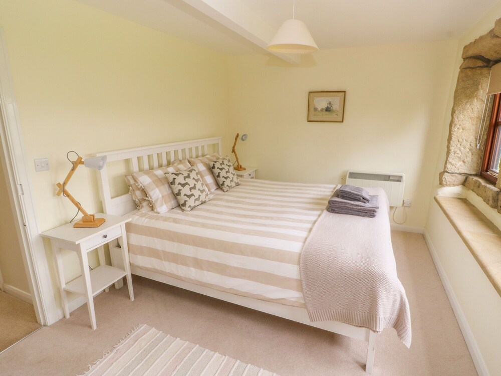 1 Horsehold Cottage view 2