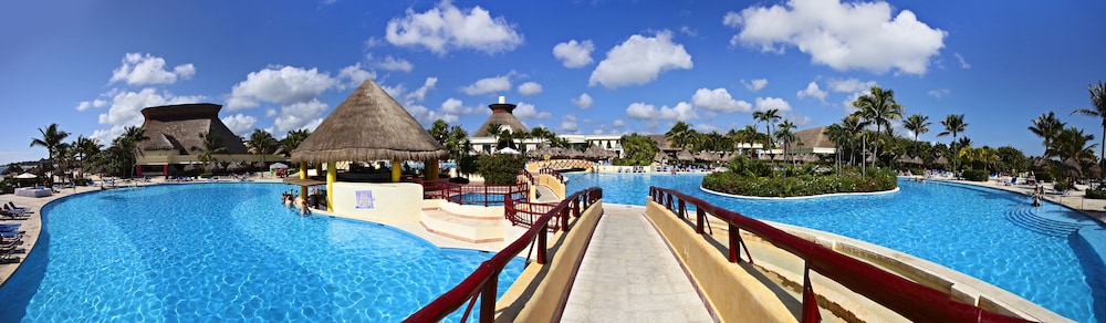Bahia Principe Vacation Rentals - Four-Bedroom House