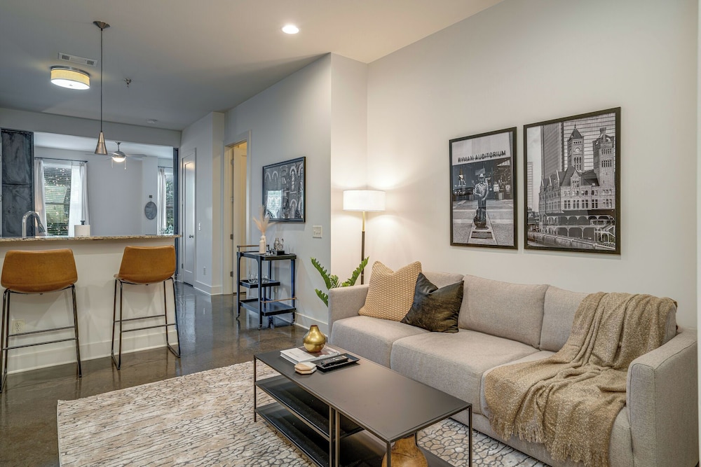 Lofts At 30th - Urban Lodge - Mins to Broadway!