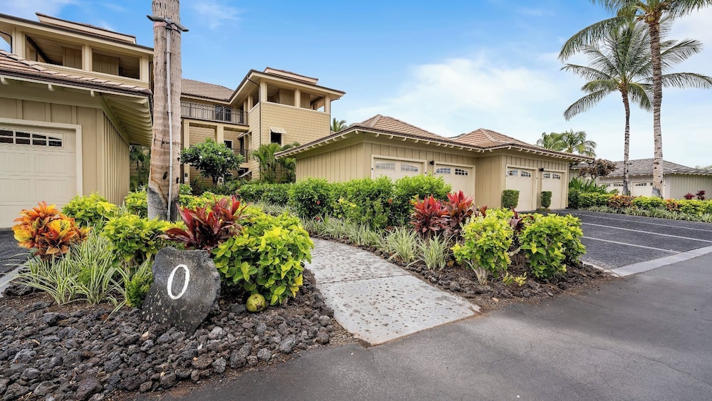 Family-friendly Waikoloa Villa - Pools, Golf & Walk to A-bay Adventures - Vrkcv