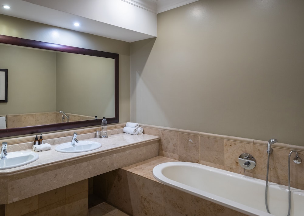 Johannesburg Vacations - 10 2nd Avenue Houghton Estate - Property Image 63