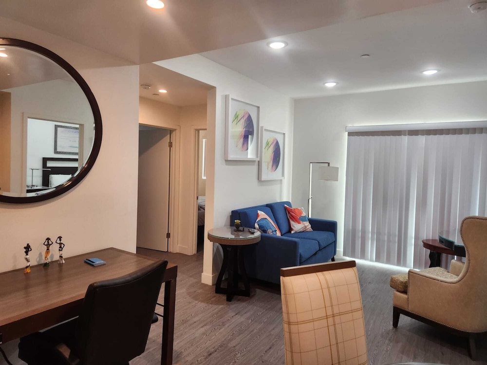 Urban Chic Apart-Hotels in Central LA